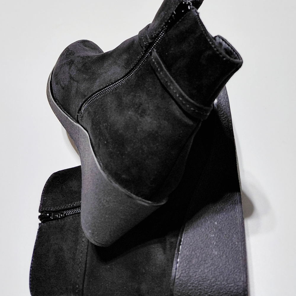 AEROSOLES Women's Black Comfort Wedge Bootie - 11 - Picture 5 of 9